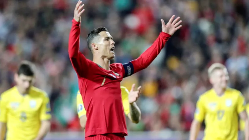 EURO 2020: Sterling giúp tuyển Anh “càn quét” CH Séc, Ronaldo trở lại trong thất vọng ảnh 1 EURO 2020: Sterling giúp tuyển Anh “càn quét” CH Séc, Ronaldo trở lại trong thất vọng ảnh 1