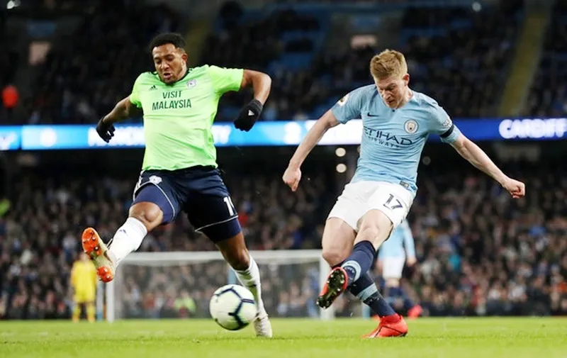 Kevin De Bruyne tung cút sút ghi bàn mở tỷ số vào lưới Cardiff City. Ảnh: Getty Images