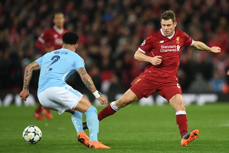 James Milner (phải) tin rằng tinh thần của Man.City sẽ không bị ảnh hưởng dù chia tay cúp châu Âu. Ảnh: Getty Images