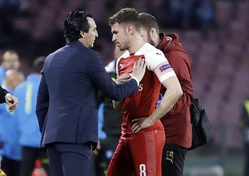 HLV Unai Emery thừa nhận có thể mất Aaron Ramsey trong vài tuần tới. Ảnh: AP 