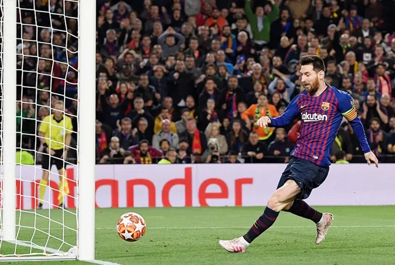 Lionel Messi ghi bàn mở tỷ số dễ dàng. Ảnh: Getty Images