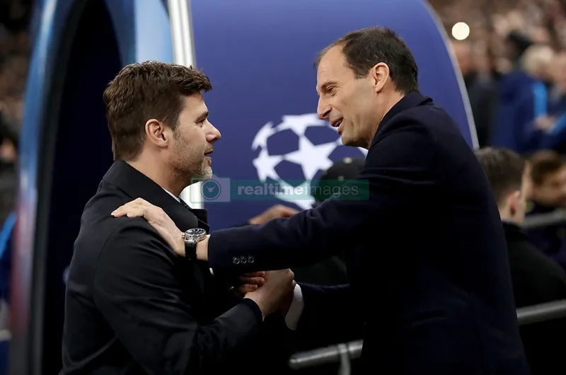 HLV Mauricio Pochettino (trái) và Massimiliano Allegri khi đối đầu nhau ở Champions League mùa trước. Mauricio Pochettino