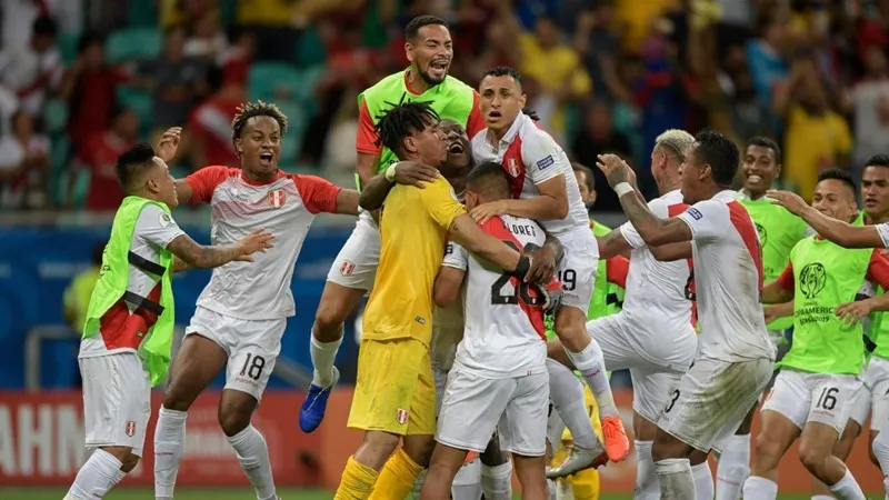 Uruguay bị loại sốc trong ngày tồi tệ của Suarez ảnh 1