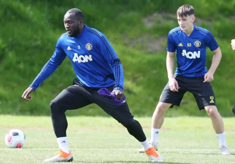 Romelu Lukaku tập luyện ở Australia như không ra sân. Ảnh: Getty Images