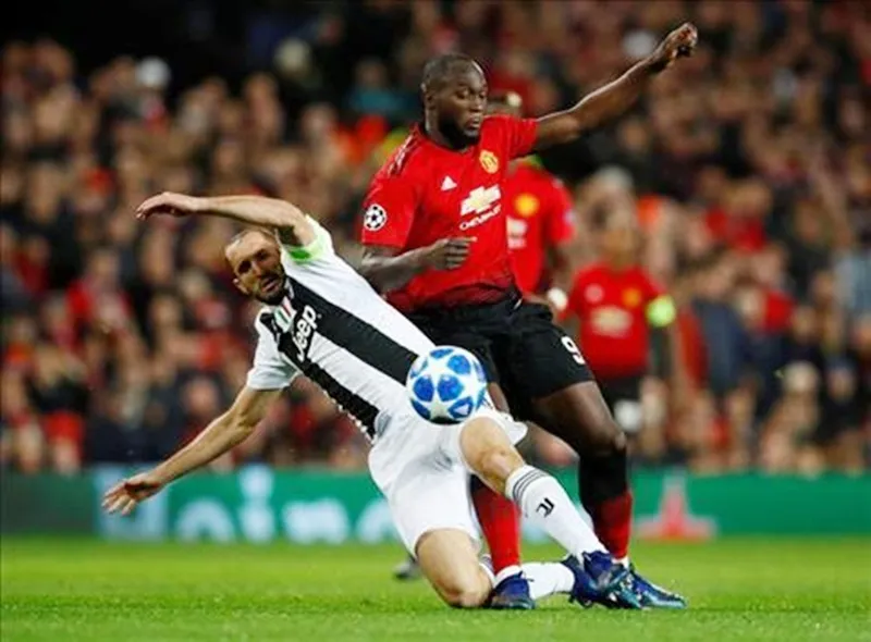 Romelu Lukaku (phải) từng cùng Man.United đối đầu Juve ở Champions League mùa qua. Ảnh: Getty Images