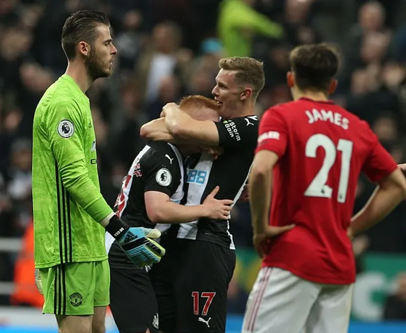 Dáng vẻ thất vọng của David de Gea và đồng đội. Ảnh: Getty Images