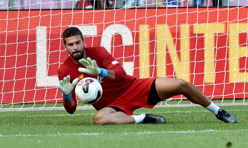 Alisson đã sẵn sàng trở lại sau nhiều lần lỡ hẹn