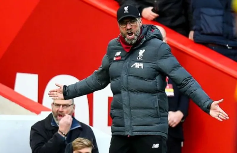 HLV Jurgen Klopp phản ứng dữ dội trong diễn biến trước Watford. Ảnh: Getty Images