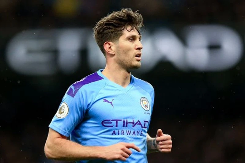 Pep Guardiola dường như đã mất kiên nhẫn với John Stones. Ảnh: Getty Images 