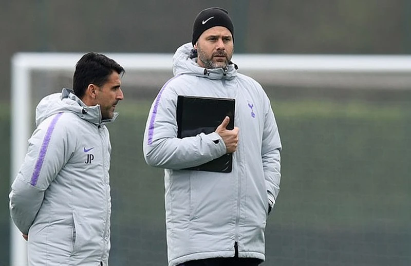 HLV Mauricio Pochettino và trợ lý Jesus Perez đang cân nhắc điểm đến mới. Ảnh: Getty Images