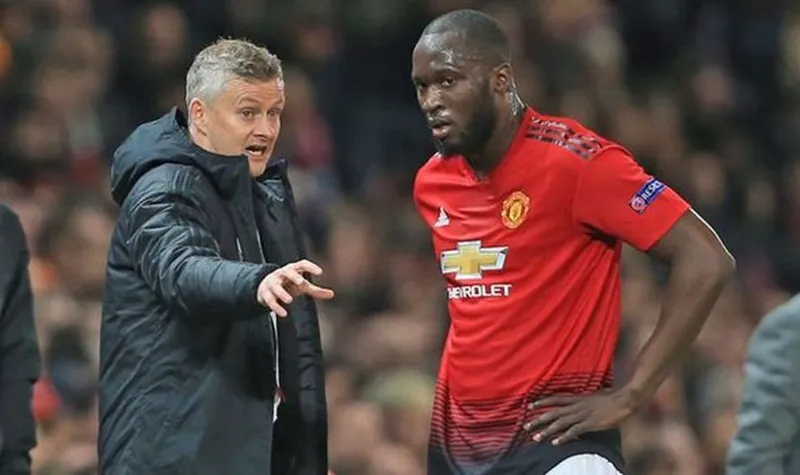 HLV Ole Gunnar Solskjaer tránh được nguy cơ sớm đối đầu Romelu Lukaku. Ảnh: Getty Images