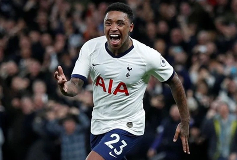 Steven Bergwijn phải nghỉ hết mùa càng khiến Tottenham khó khăn. Ảnh: Getty Images 