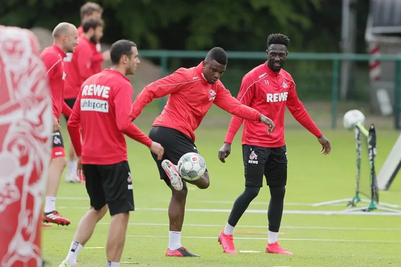 Cầu thủ FC Cologne trở lại tập luyện giữa Covid-19.