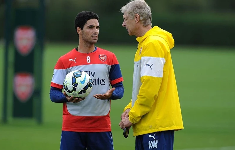 Cựu HLV Arsene Wenger kỳ vọng cựu đội trưởng Mikel Arteta giúp đội khôi phục phong cách vốn có. Ảnh: Getty Images