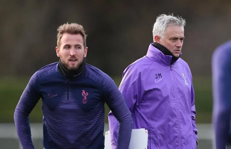 Tiền đạo Harry Kane và HLV Jose Mourinho đều nóng lòng trở lại. Ảnh: Getty Images
