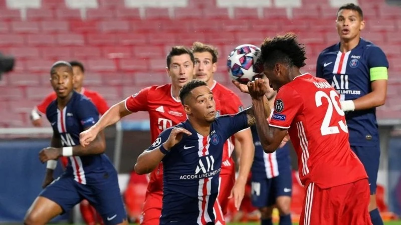 Kingsley Coman và tình huống đánh đầu ghi bàn quyết định của trận chung kết. Ảnh: Getty Images