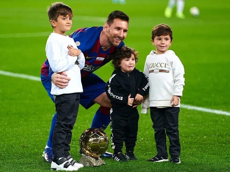 Lionel Messi: “Tôi buộc phải ở lại Barca” ảnh 1 Lionel Messi: “Tôi buộc phải ở lại Barca” ảnh 1