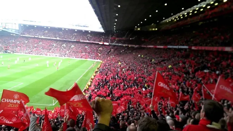 Sân Old Trafford của Man.United vẫn hy vọng là nơi đầu tiên chào đón khán giả trở lại.