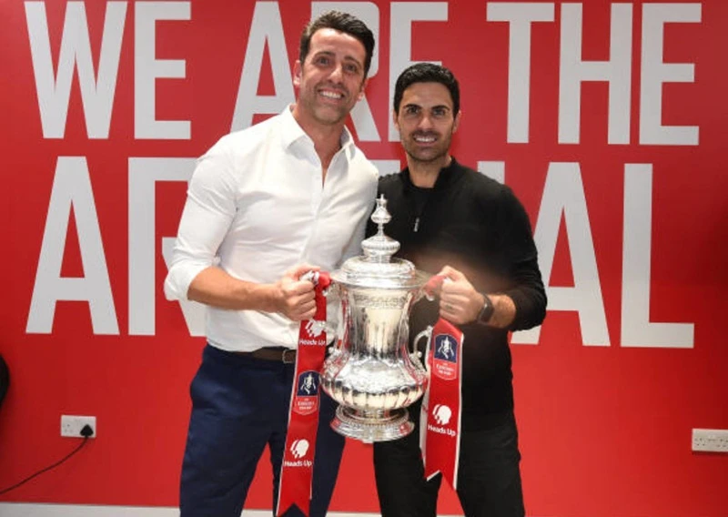 Giám đốc kỹ thuật, Edu (trái) đang phối hợp tuyệt vời cùng HLV Mikel Arteta. Ảnh: Getty Images