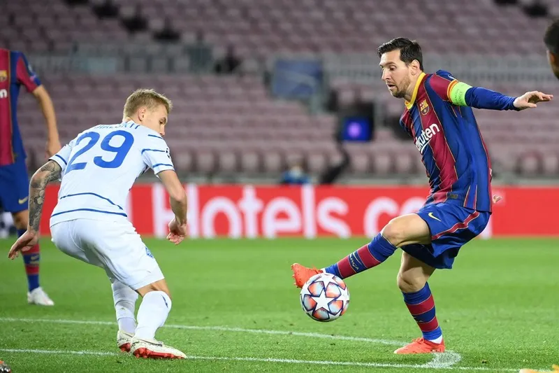 Lionel Messi ghi bàn giúp Barcelona vượt qua Dynamo Kiev.