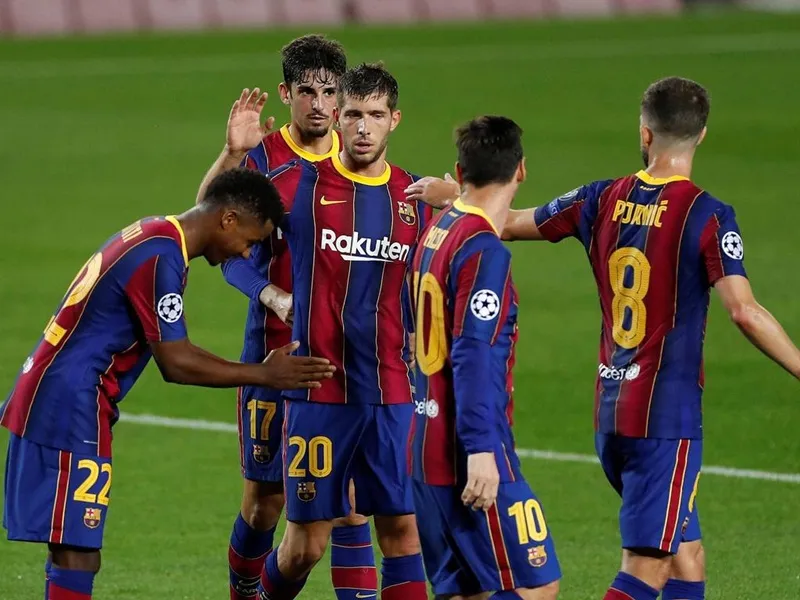 Cầu thủ Barca một lần nữa chung tay giúp CLB vượt qua khó khăn tài chính. Ảnh: Getty Images