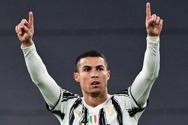 Giroud ghi 4 bàn, Ronaldo ghi bàn thắng thứ 750 ảnh 1