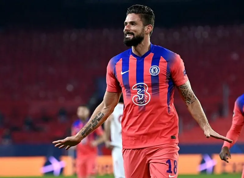 Olivier Giroud có phong độ bùng nổ để mong chờ vị trí chính thức. Ảnh: Getty Images