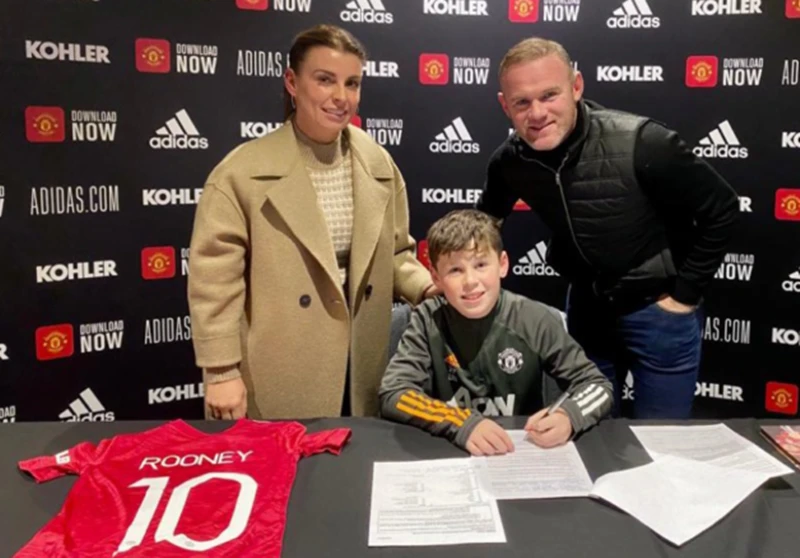 Kai Rooney ký hợp đồng với CLB cũ của cha là Man.United.