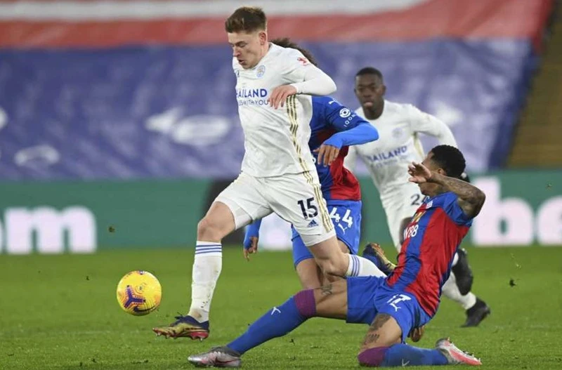 Leicester (trái) vươn lên ngôi nhì bảng dù chỉ hòa 1-1 tại Crystal Palace. Ảnh: Getty Images