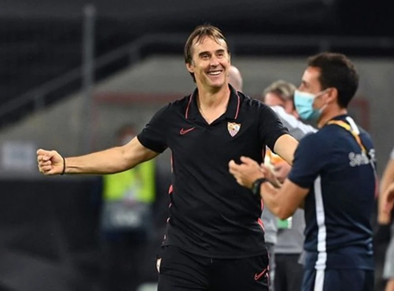 HLV Julen Lopetegui ở lại Sevilla đến mùa hè năm 2024.