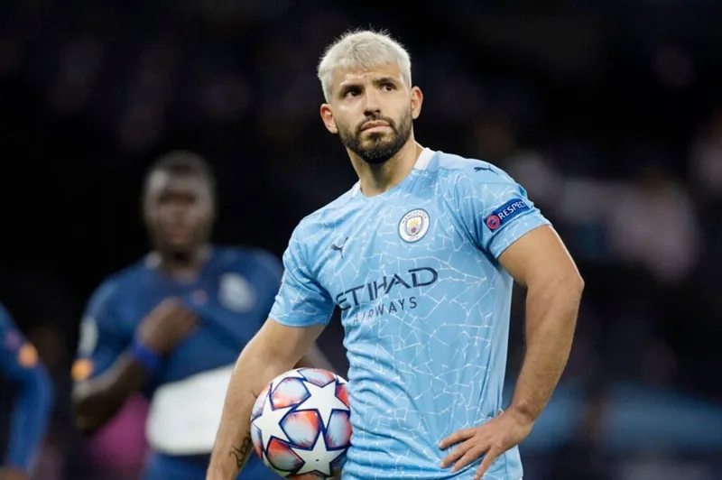 Sergio Aguero thất vọng khi lại phải chờ ngày trở lại sân cỏ. Ảnh: Getty Images