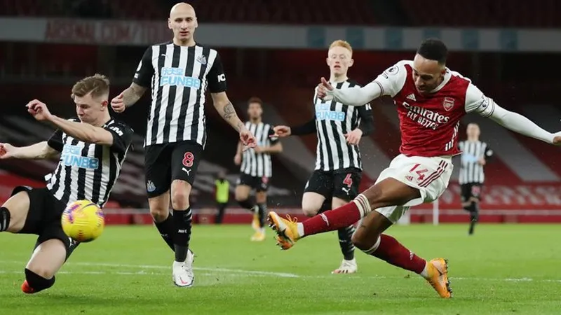 Pierre-Emerick Aubameyang tìm lại bản năng ghi bàn. Ảnh: Getty Images 