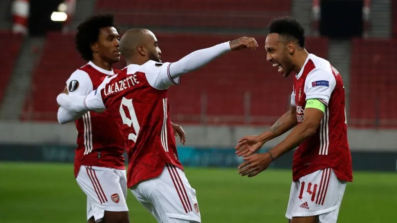 Pierre-Emerick Aubameyang ghi cú đúp giúp Arsenal vượt qua vòng 32 đội. Ảnh: Getty Images