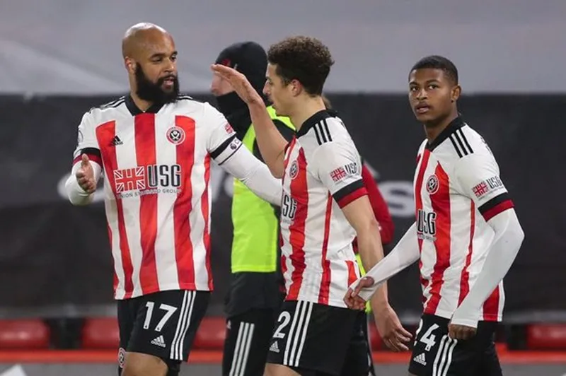 Quỷ đỏ tịt ngòi trận thứ 3 liên tiếp, Man.City rộng đường vô địch ảnh 1