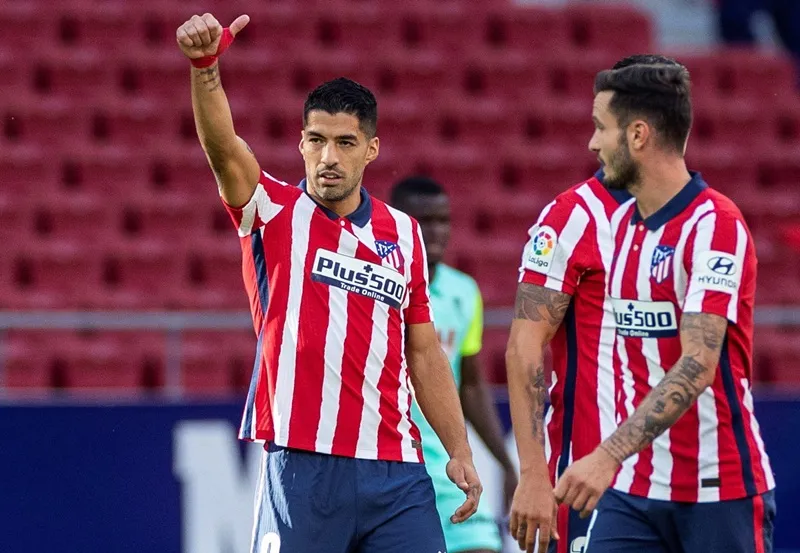 Luis Suarez đã giúp Atletico vượt mặt Barca đầy thuyết phục. Ảnh: Getty Images