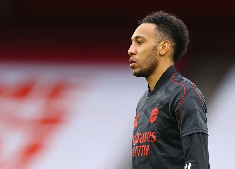 Aubameyang vẫn khởi động nhưng không tham gia trận derby bắc London. Ảnh: Getty Images 