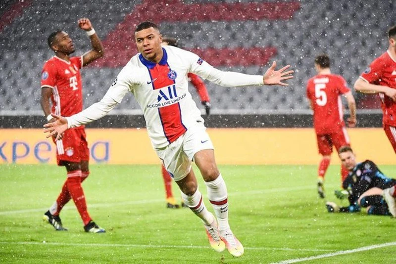 Kylian Mbappe tỏa sáng giúp Paris SG tạo lợi thế lớn. Ảnh: Getty Images 