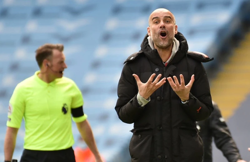 Phàn ứng không hài lòng của HLV Pep Guardiola trước thể hiện của cầu thủ trong trận thua Leeds United. Ảnh: Getty Images 