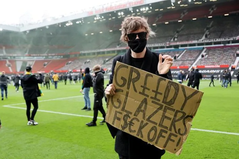 “Derby Anh quốc” phải hoãn vì CĐV chủ nhà biểu tình ảnh 1