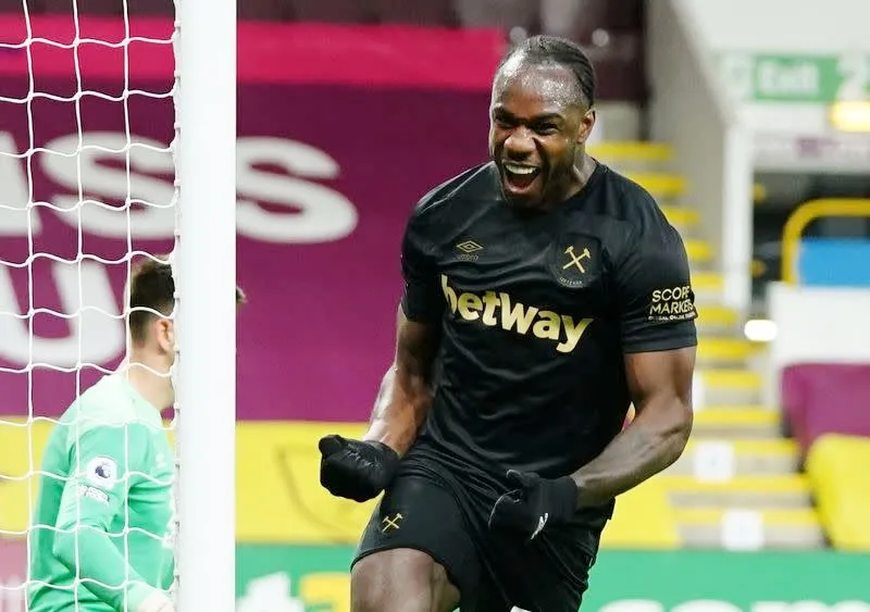 Michail Antonio giúp West Ham tiếp tục cuộc săn tìm suất dự Champions League. Ảnh: Getty Images