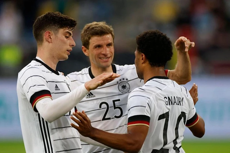 Kai Havertz (trái) tỏa sáng nhất trong bộ ba tấn công của tuyển Đức.