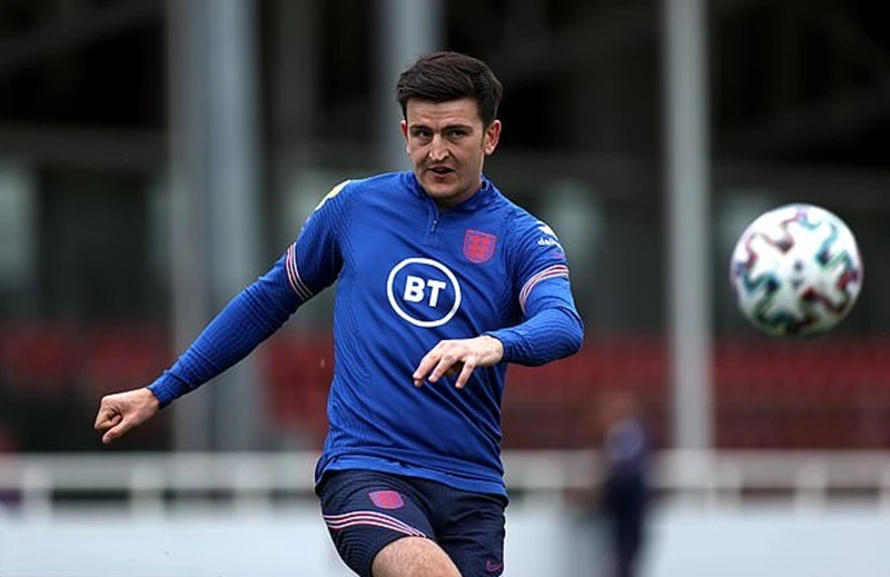 Harry Maguire khá sẵn sàng trên sân tập cùng tuyển Anh.