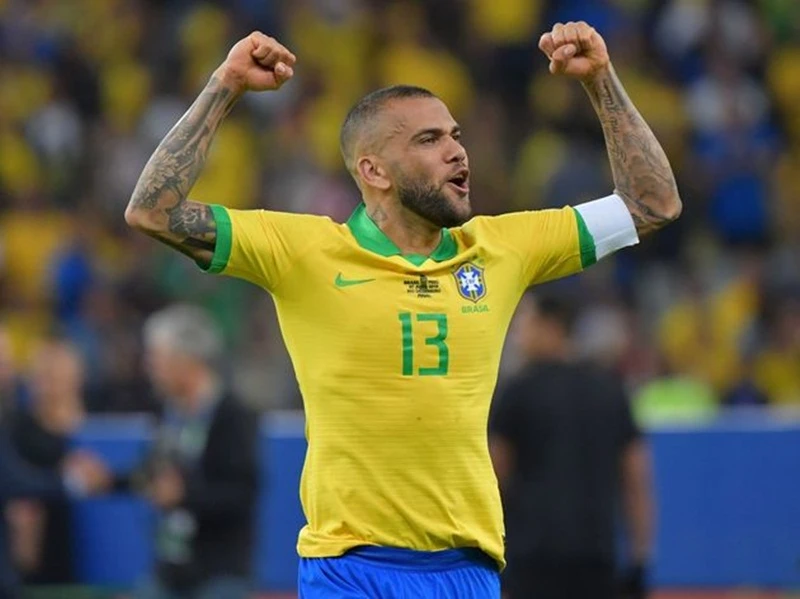 Dani Alves có cơ hội hoàn thiện sự nghiệp vĩ đại bằng tấm huy chương vàng Olympic.