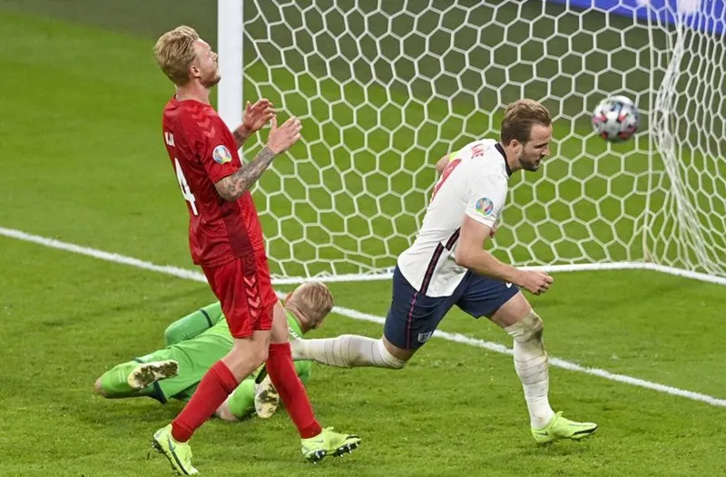 Sự phấn khích của những người hùng ảnh 1