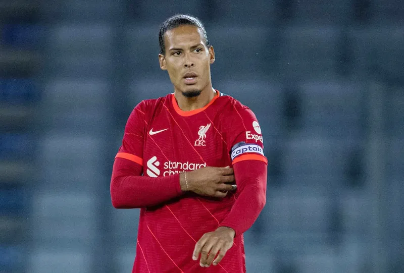 Virgil van Dijk thận trọng sau 9 tháng phải chia tay sân cỏ.