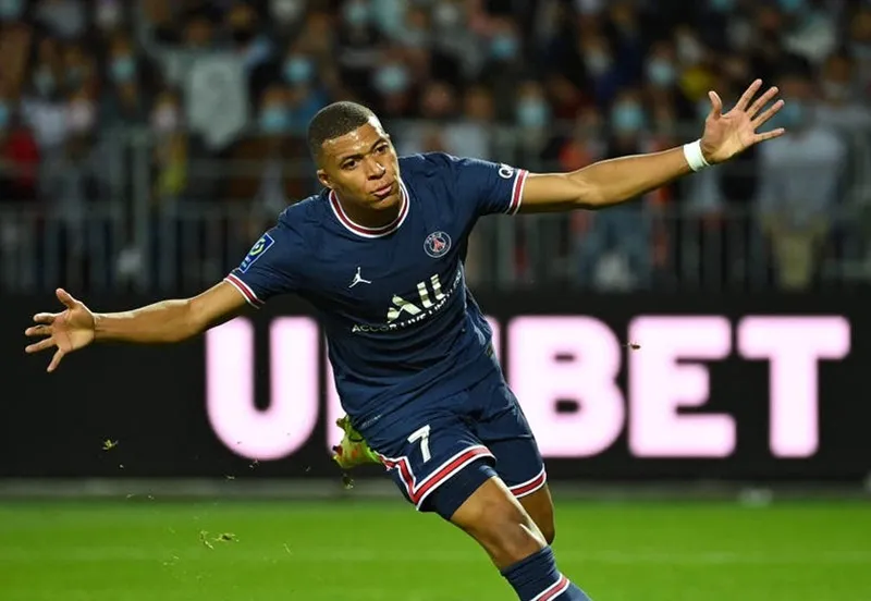 Kylian Mbappe mừng bàn thắng cho PSG vào cuối tuần qua.