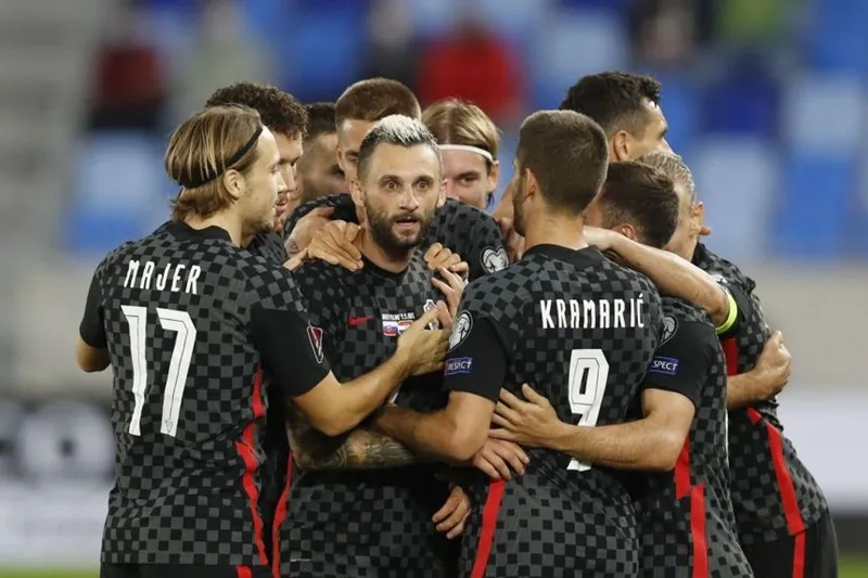 Marcelo Brozovic ghi bàn thắng muộn giúp Croatia thắng tại Slovakia.