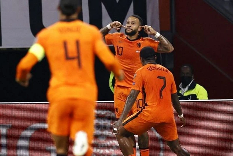 Memphis Depay tiếp tục tỏa sáng trong vài trò thủ lĩnh ở tuyển Hà Lan.