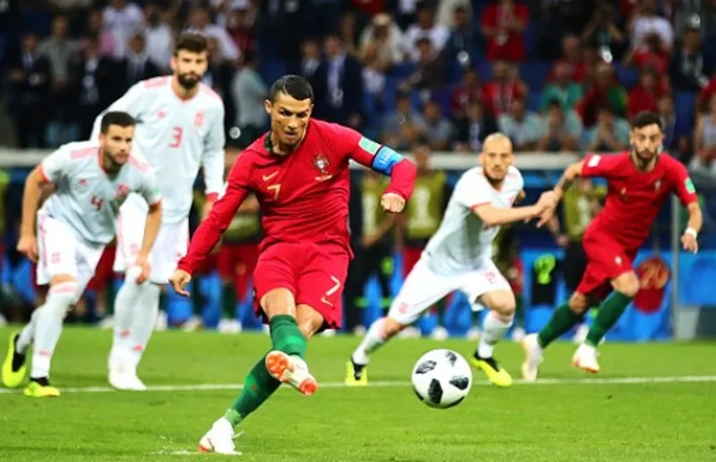 Cristiano Ronaldo sút phạt đền chính ở tuyển Bồ Đào Nha chứ không phải Bruno Fernandes.