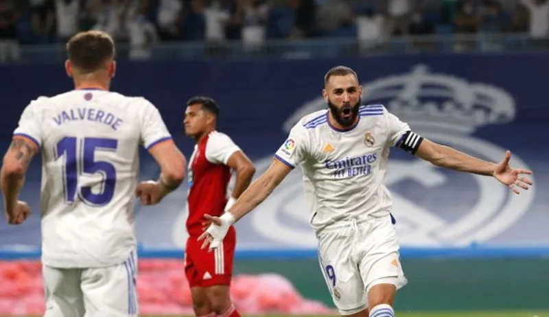 Karim Benzema tiếp tục sắm vai đầu tàu chiến thắng của Real.